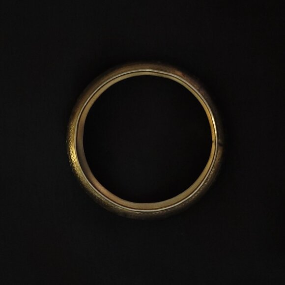 Victorian Flower Texture Bangle Vintage Brass Bracelet - Picture 4 of 4